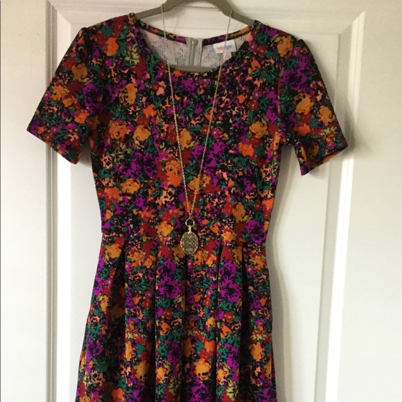 LuLaRoe Dresses & Skirts - Small Amelia Dress